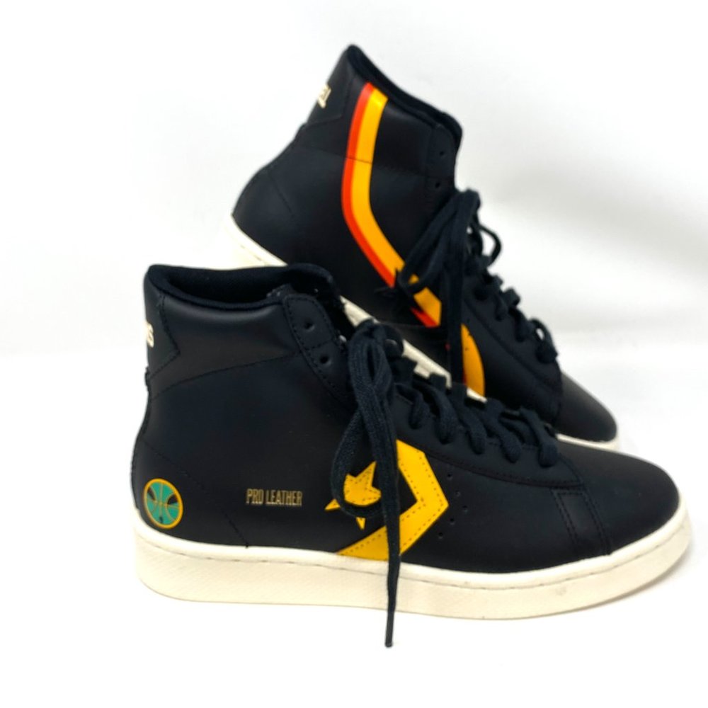 Converse Women Pro Leather High Tops. Black And Gold. Size 7